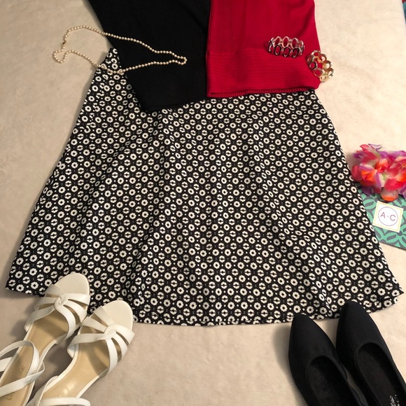 Chaus Dresses & Skirts - NWOT Chaus A-line full black/white pattern skirt